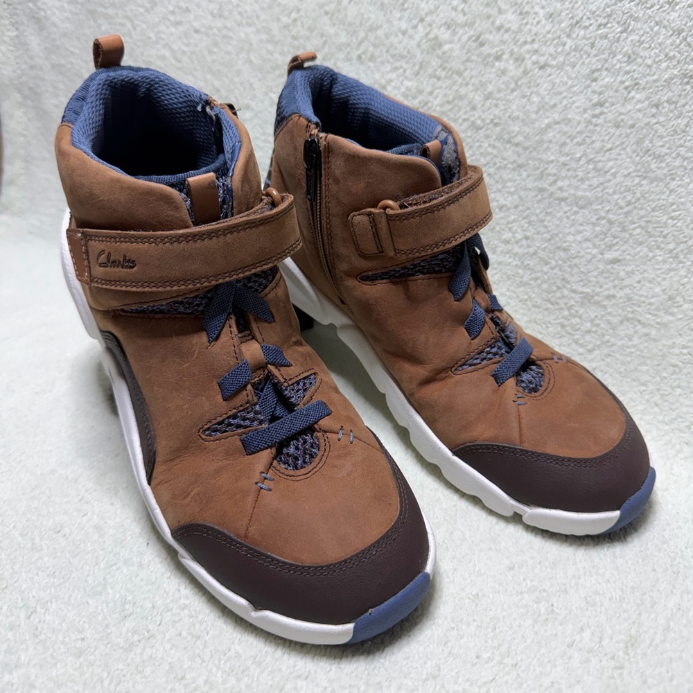 Clarks Boys size 5 Casual Boots - Tri Mimo Kid Tan